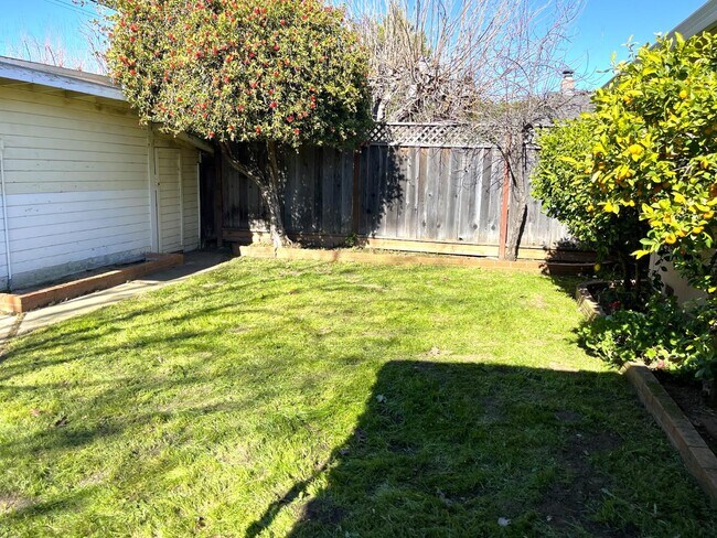 Building Photo - 7731 Filice Dr