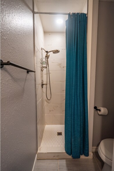 Building Photo - 2208 E 13th St