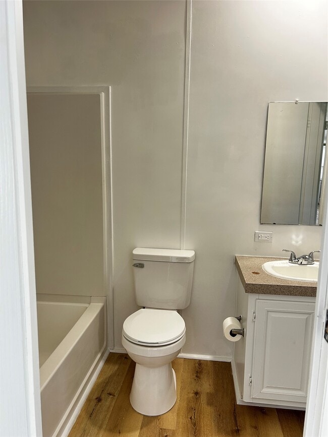 Building Photo - 219 Blinkin Ave