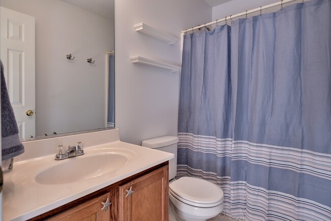 Building Photo - 164 Old Field Rd