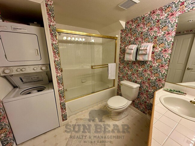 Building Photo - Cozy 2 Bedroom with side lake and Diamond ...