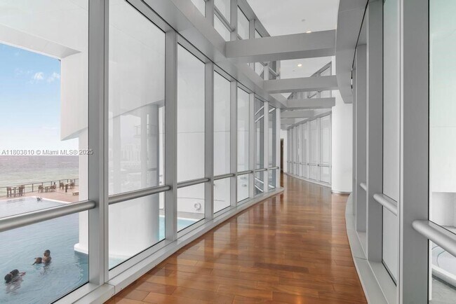 Building Photo - 17121 Collins Ave