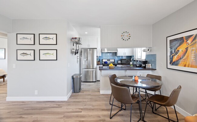 Building Photo - 617 Loma Dr