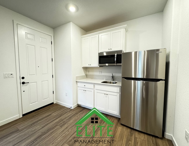 Building Photo - **A well-maintained 1-bedroom, 1-bath residence in a quiet Rancho Cordova neighborhood.**