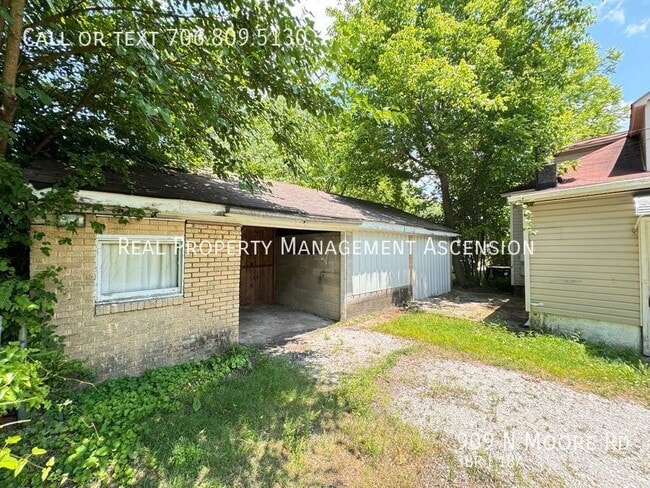 Building Photo - 909 N Moore Rd