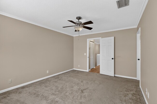 Building Photo - 8103 Bellagio Ln