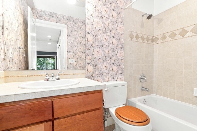 Building Photo - *Beautiful Ballard Townhome with Spacious Fenced Yard & Attached Garage FOR RENT* Available for M...