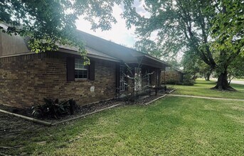 Building Photo - 3- Bedroom, 2- Bathroom - Move-In Ready