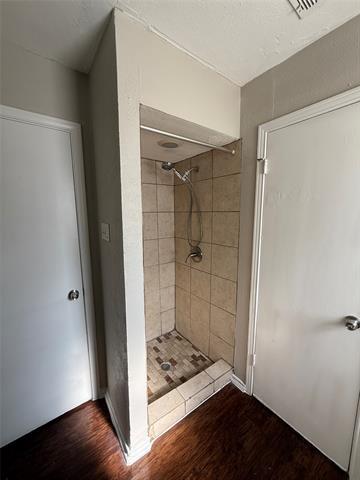 Building Photo - 9839 Glengreen Dr