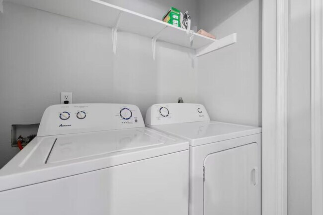 Building Photo - 4203 Deek Dr