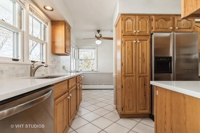 Building Photo - 942 Raleigh Rd