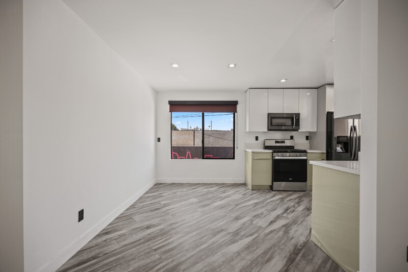 Building Photo - 955 Oxford Ave