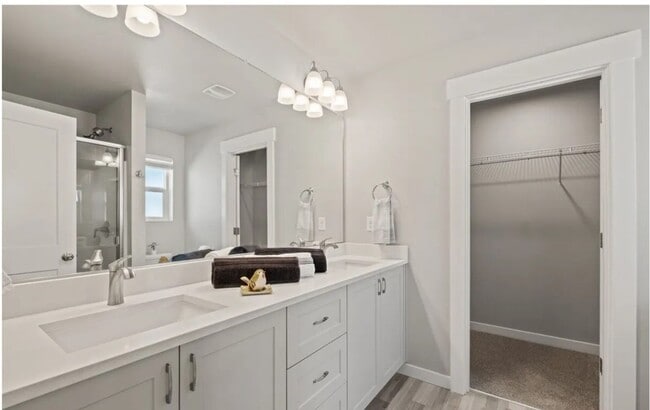 Building Photo - Newer Construction Home in Gated Community