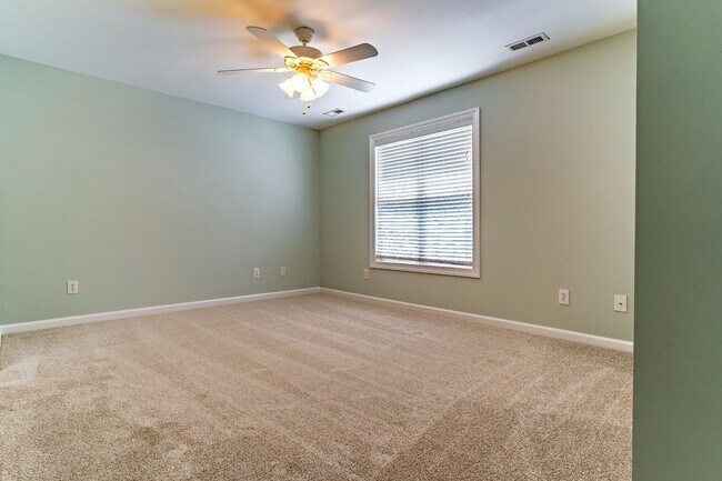 Building Photo - Move-In Ready End-Unit Townhome with Two Private Suites in the Heart of Rolesville!