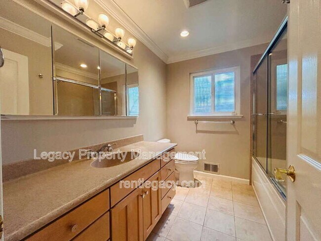 Building Photo - 1163 Gamay Dr