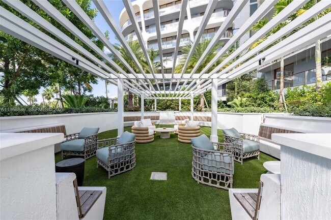 Building Photo - 3900 Alton Rd