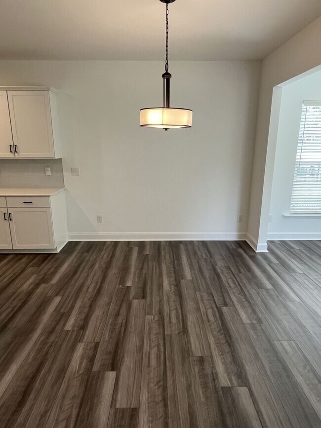 Building Photo - Spacious 5 Bed home in Stallings