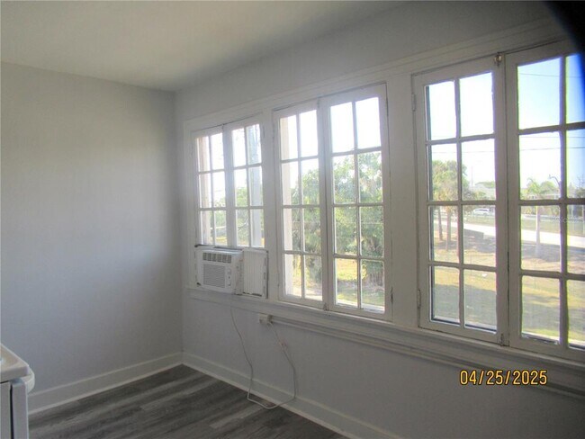 Building Photo - 730 4th Ave N