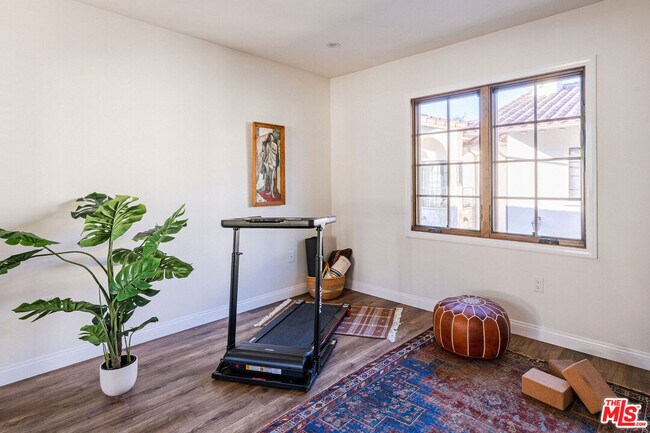 Building Photo - 388 S Los Robles Ave