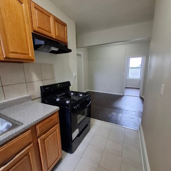 220 Roseville Ave 305 - 219 Roseville Ave