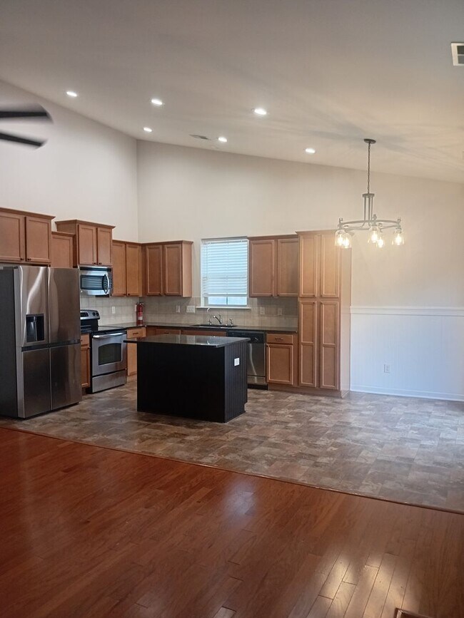 Building Photo - Spring Lake