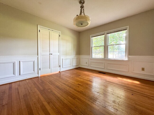 Building Photo - 6402 Fenwick Pl