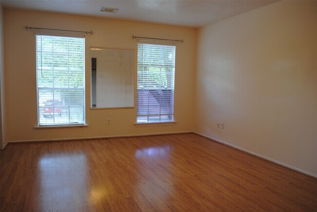 Building Photo - 3910 Starbridge Pointe Ln