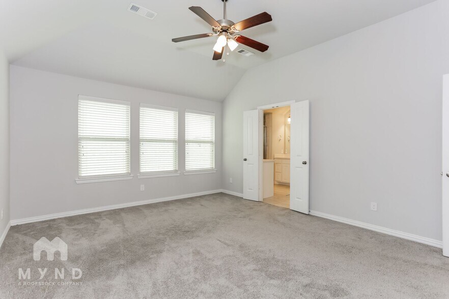 Building Photo - 120 Knight of Realm Blvd