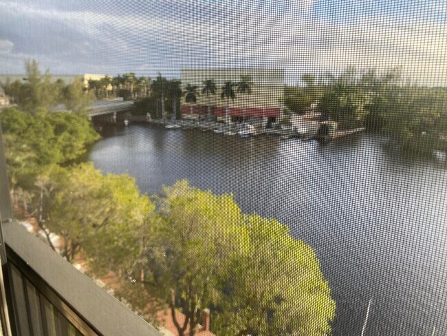 Building Photo - 22 Royal Palm Way