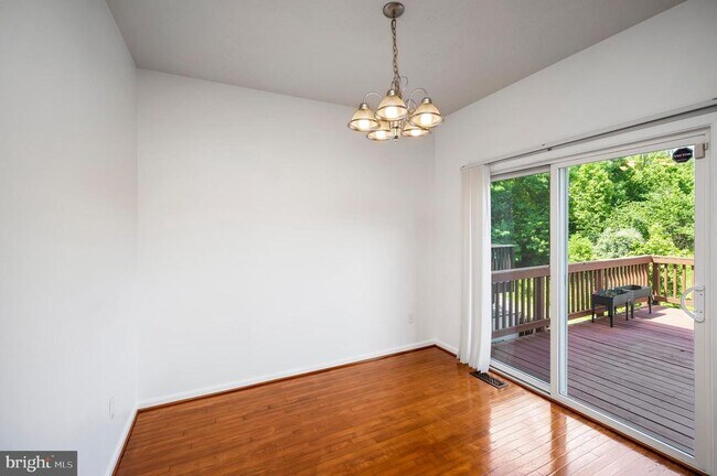Building Photo - 104 Stingray Ct