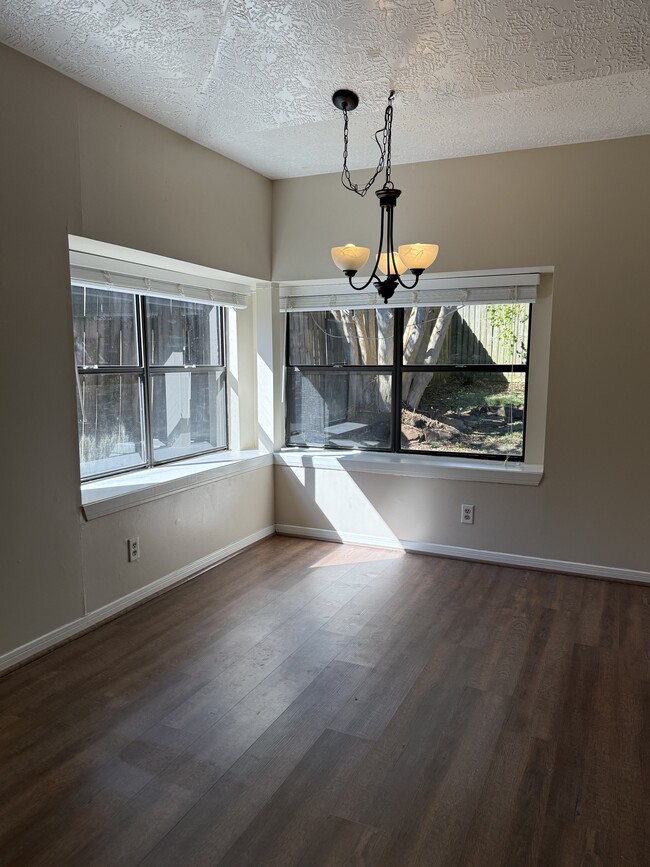 Building Photo - 11980 La Salle River Rd