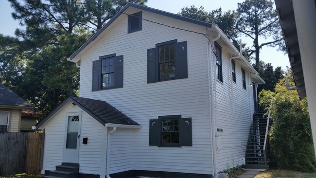 Building Photo - 1418 Behrman Ave