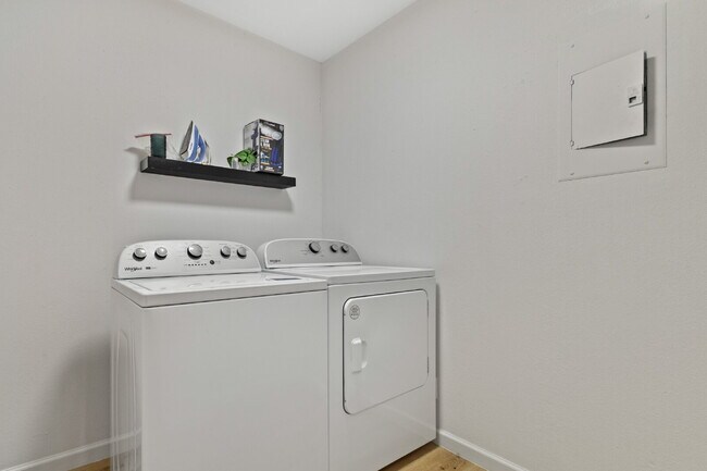 Building Photo - 5522 Allbrook