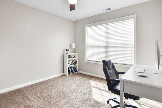 Building Photo - Pet Friendly Four Bedroom!