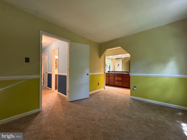 Building Photo - 2026 Admiral Dr