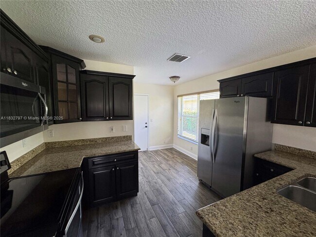 Building Photo - 2823 Lake Park Cir E