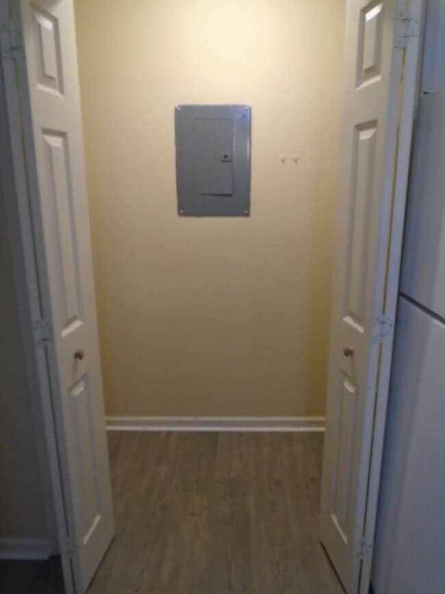 Building Photo - 2Bed / 2 Bath Condo.  Freshly painted, available NOW!!!