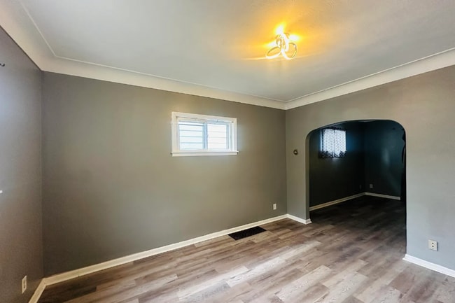 Building Photo - Spacious 3-Bedroom Home