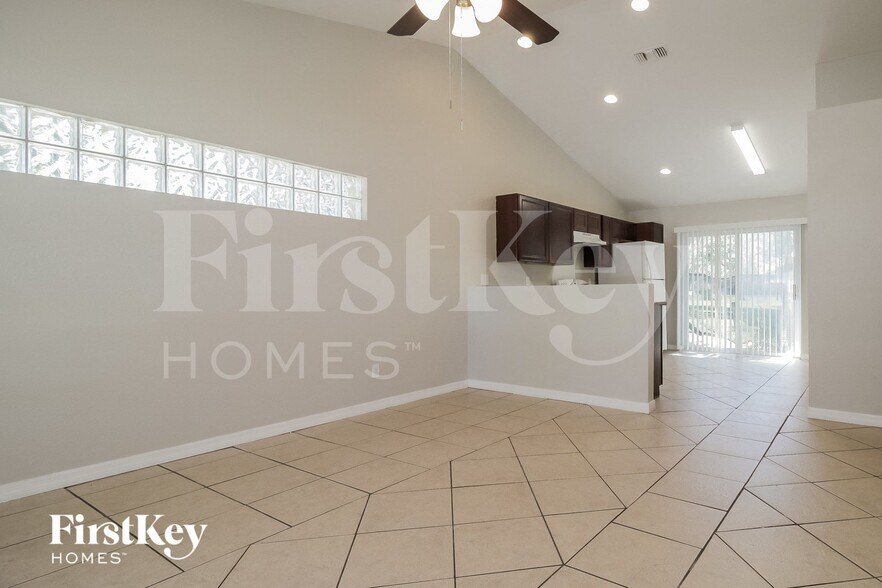 Building Photo - 148 N Ridgewood Ave