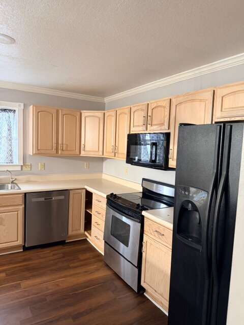 Building Photo - "Charming 4-Bed Oasis on Kidwell Court – Spacious Living with 2.5 Baths in Indianapolis!"