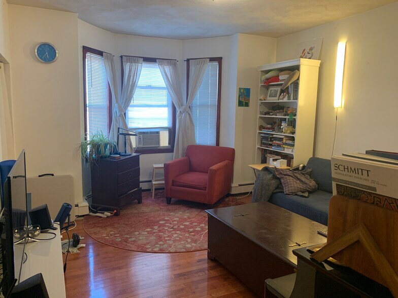Primary Photo - 63 Webster Ave