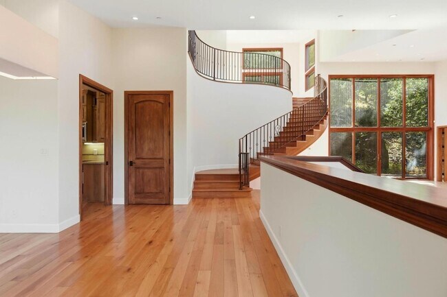 Building Photo - 3911 Pepper Tree Ct