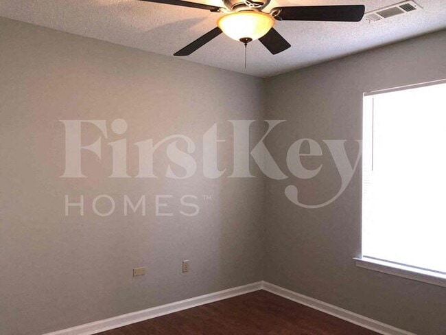 Building Photo - 5923 Willow Springs Dr