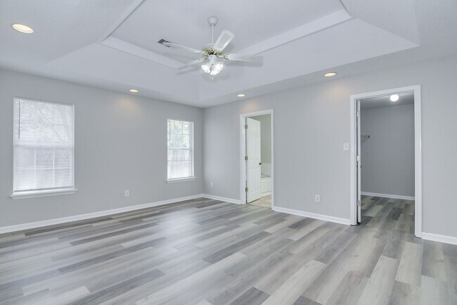 Building Photo - 4 Bedroom Ranch