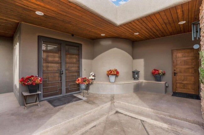 Building Photo - 13415 Pino Ridge Pl NE