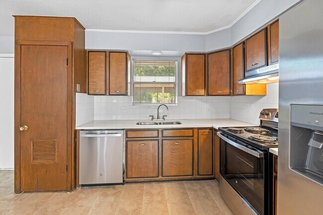 Building Photo - 2712 St Edwards Cir