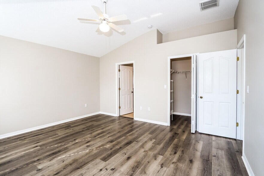 Building Photo - 1620 Totem Pole Way