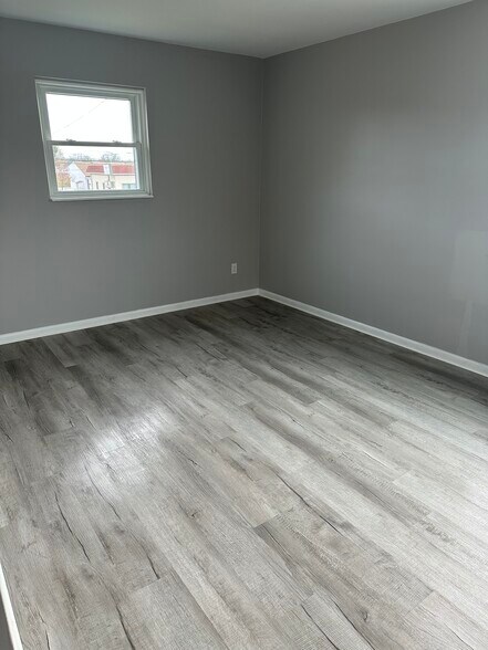 Building Photo - 1026 Chestnut St