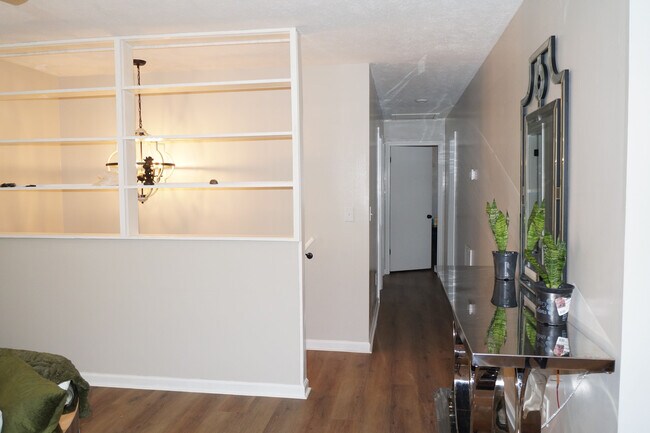 Building Photo - 6343 Cadbury Dr NW