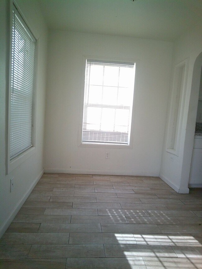 Building Photo - Decatur Street..